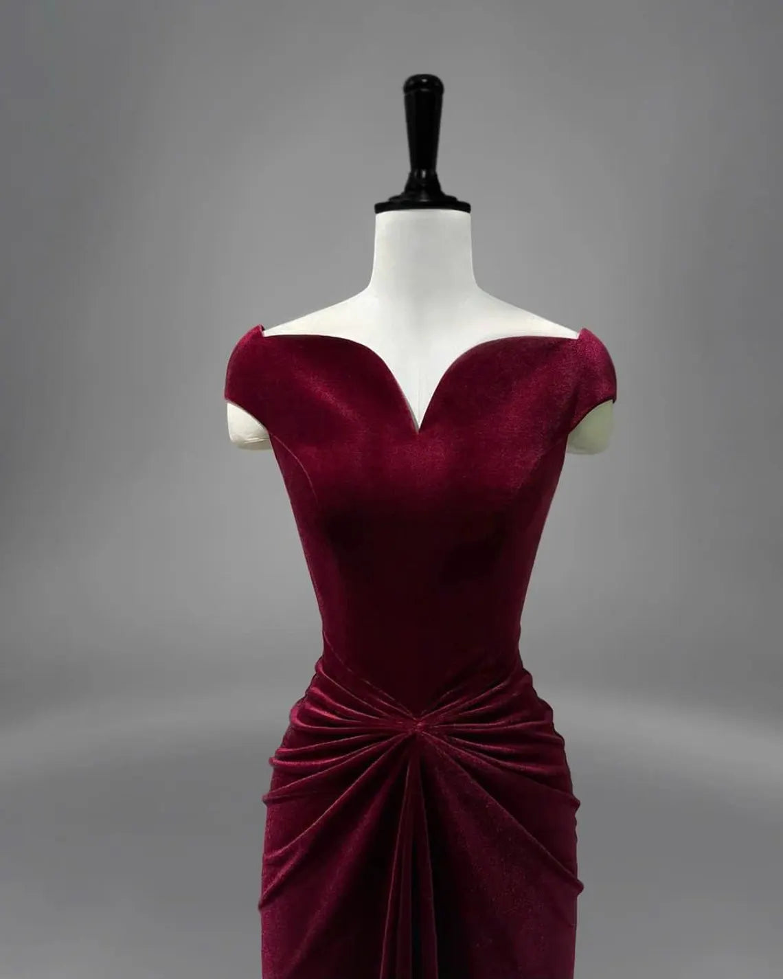 Vestido de fiesta de graduación de terciopelo elegante sin mangas con escote en V y corte sirena para dama de honor